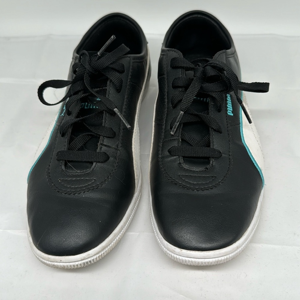 Puma leather sneakers 9. EU size 40. EUC